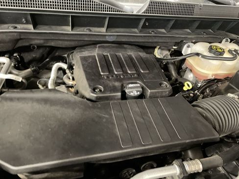 Used 2022 Chevrolet Silverado 1500 LT AWD/4WD image 26