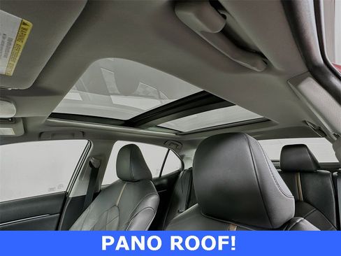 Used 2018 Toyota Camry XLE image 3