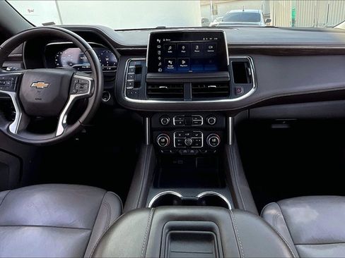 Used 2024 Chevrolet Suburban LT image 15