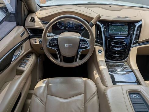 Used 2020 Cadillac Escalade ESV Platinum AWD/4WD image 36