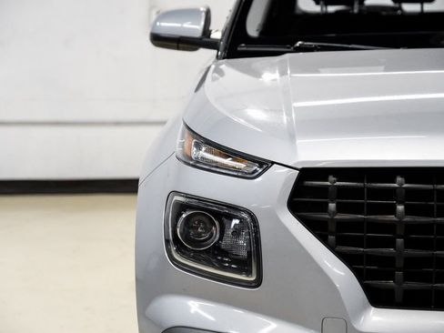 Used 2021 Hyundai Venue SE image 42