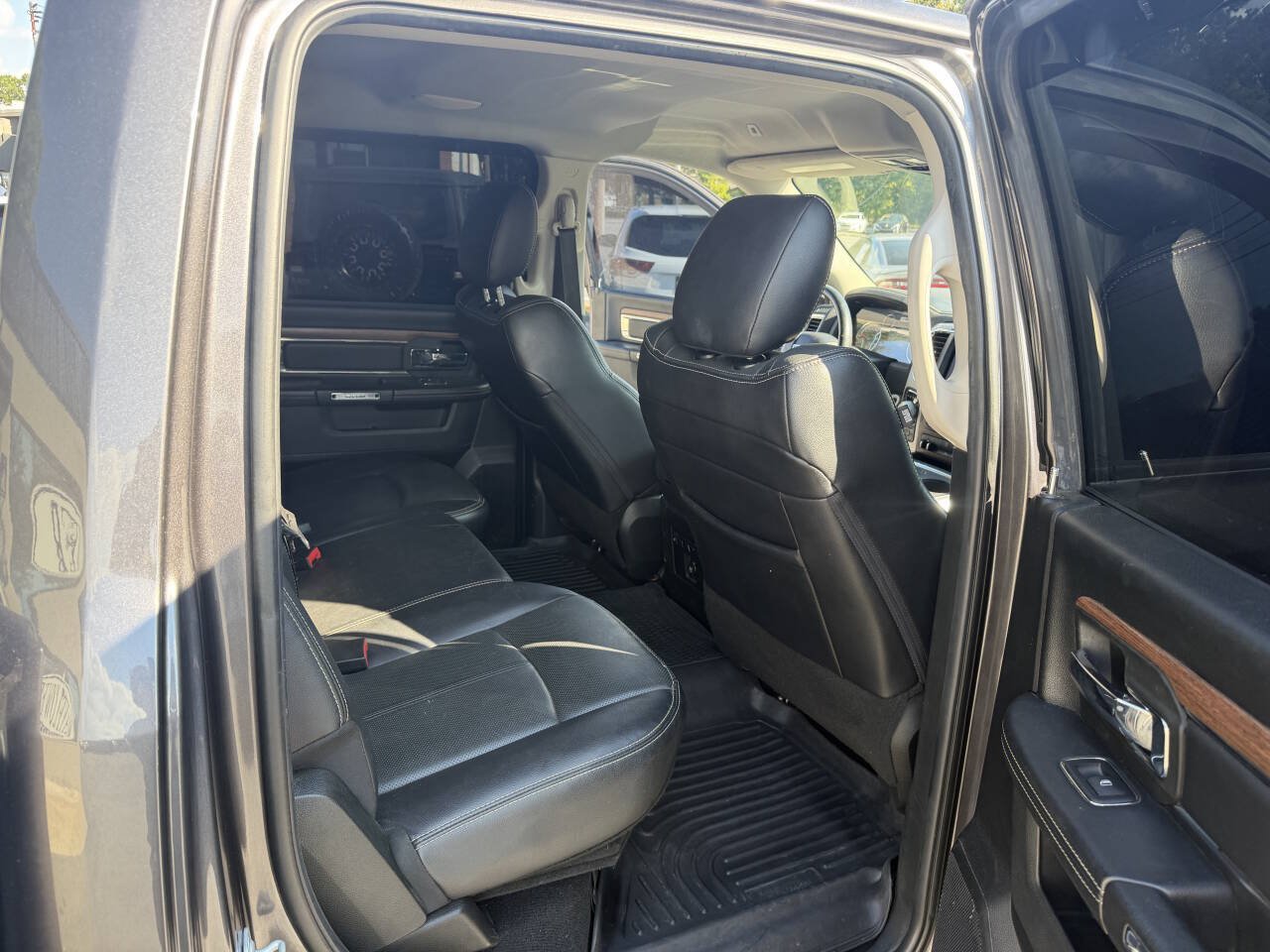 Used 2018 RAM 1500 Laramie w/ Convenience Group AWD/4WD image 14