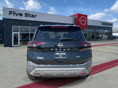 Used 2023 Nissan Rogue SV w/ SV Premium Package FWD image 5