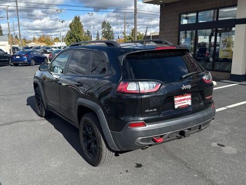 Used 2019 Jeep Cherokee Trailhawk image 8