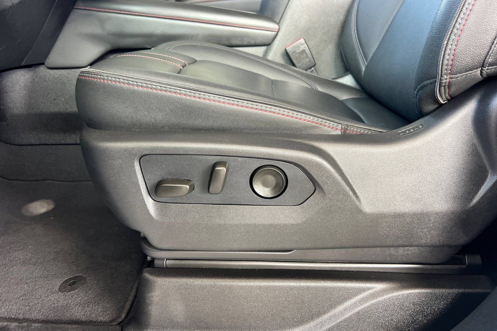 Used 2026 Chevrolet Suburban RST RWD image 19