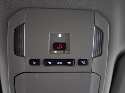 Used 2025 Toyota Highlander LE AWD/4WD image 38