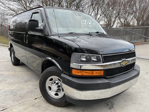 Used 2019 Chevrolet Express 2500 w/ Driver Convenience Package image 3