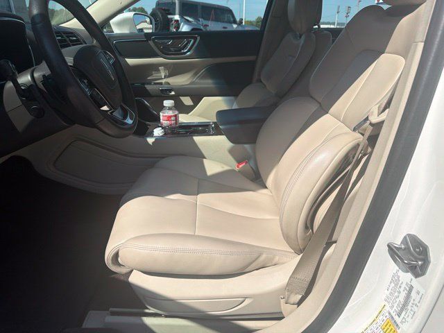Used 2017 Lincoln Continental Premiere FWD image 11
