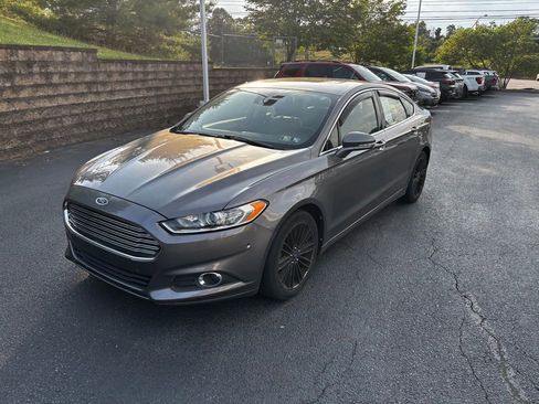 Used 2014 Ford Fusion SE w/ Equipment Group 202A FWD image 3
