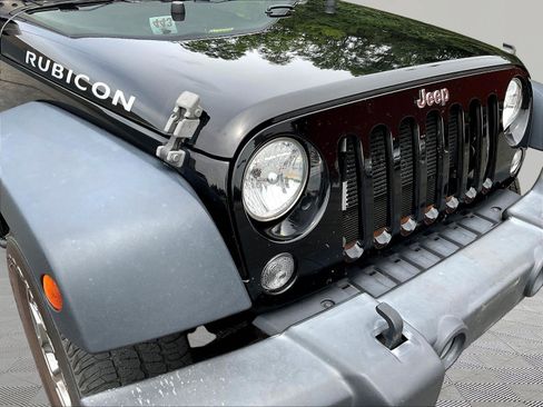 Used 2015 Jeep Wrangler Unlimited Rubicon w/ Dual Top Group AWD/4WD image 29