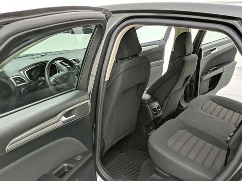 Used 2020 Ford Fusion SE image 17