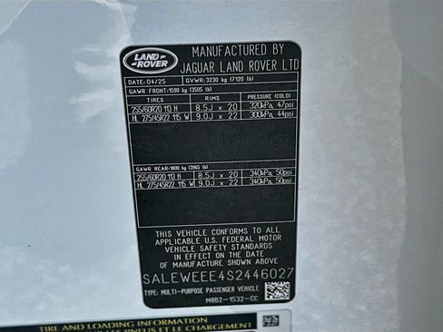 Used 2025 Land Rover Defender 110 V8 AWD/4WD image 33