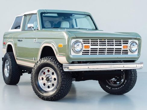 Used 2025 Ford Bronco Badlands image 12