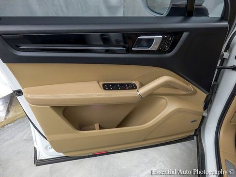 Used 2021 Porsche Cayenne E-Hybrid image 25