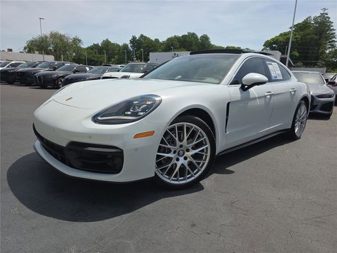 Used 2022 Porsche Panamera RWD image 27