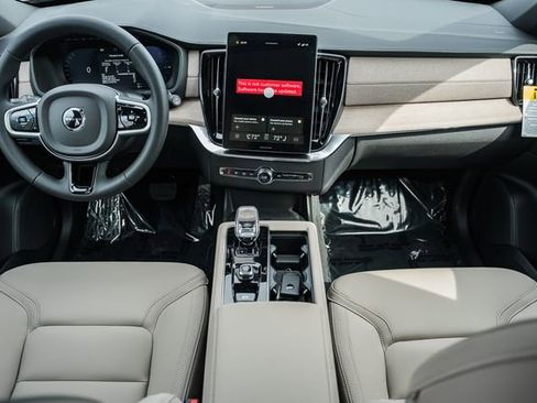 New 2026 Volvo XC90 T8 Plus w/ Protection Package Premier image 20