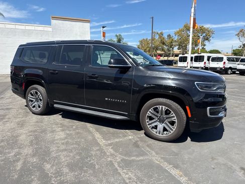 Used 2024 Jeep Wagoneer L Series II RWD image 10