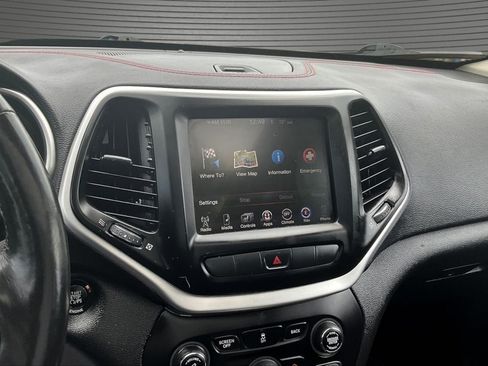 Used 2014 Jeep Cherokee Trailhawk w/ Comfort/Convenience Group AWD/4WD image 14