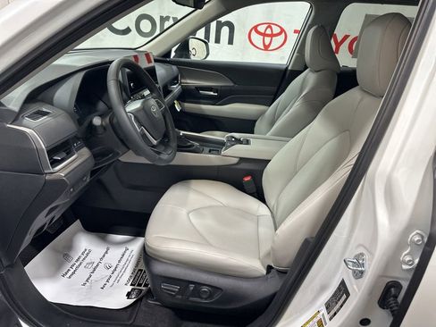 New 2026 Toyota Grand Highlander XLE image 24