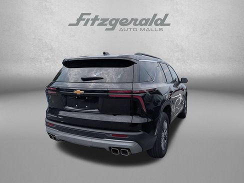 Used 2025 Chevrolet Traverse LT AWD/4WD image 5