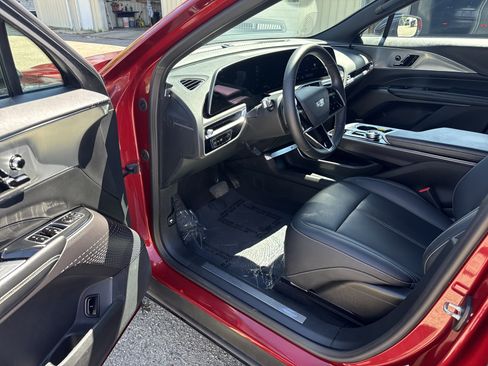 Used 2024 Cadillac Lyriq Tech AWD/4WD image 16