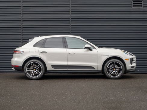 Certified 2021 Porsche Macan image 9