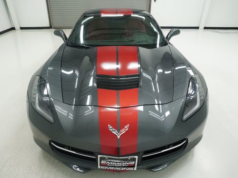 Used 2017 Chevrolet Corvette Stingray Coupe RWD image 2