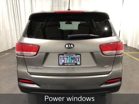 Used 2017 Kia Sorento AWD image 4
