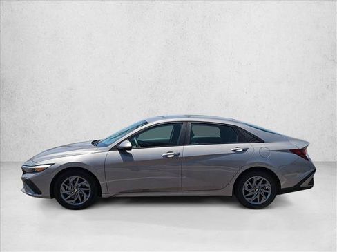 Used 2024 Hyundai Elantra SEL FWD image 10