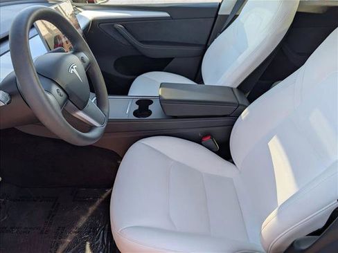 Used 2025 Tesla Model Y Performance image 17