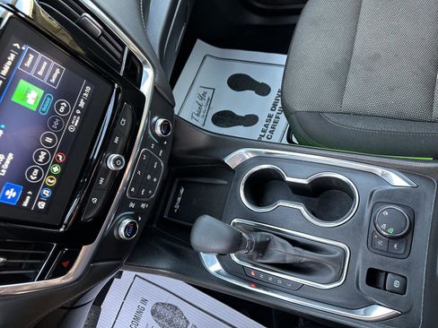 Used 2023 Chevrolet Traverse LT image 16