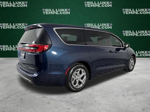 Used 2024 Chrysler Pacifica Limited FWD image 6