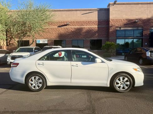 Used 2011 Toyota Camry LE FWD image 4