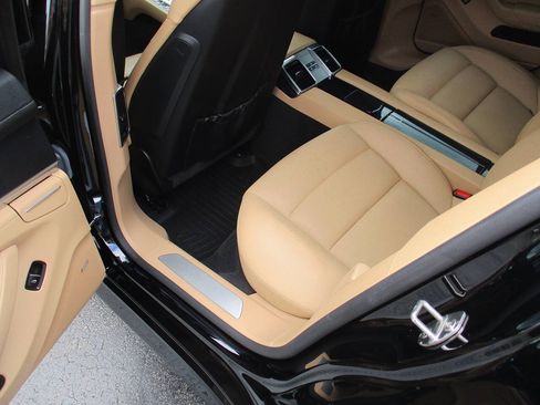 Used 2013 Porsche Panamera image 12
