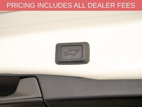 Used 2022 Toyota RAV4 XLE Premium AWD/4WD image 6