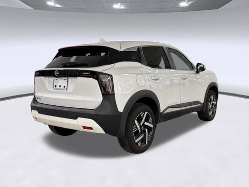 Used 2025 Nissan Kicks SV FWD image 9