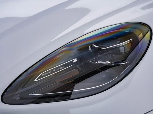 Certified 2025 Porsche Macan image 7