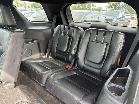 Used 2016 Ford Explorer XLT w/ Equipment Group 202A AWD/4WD image 14