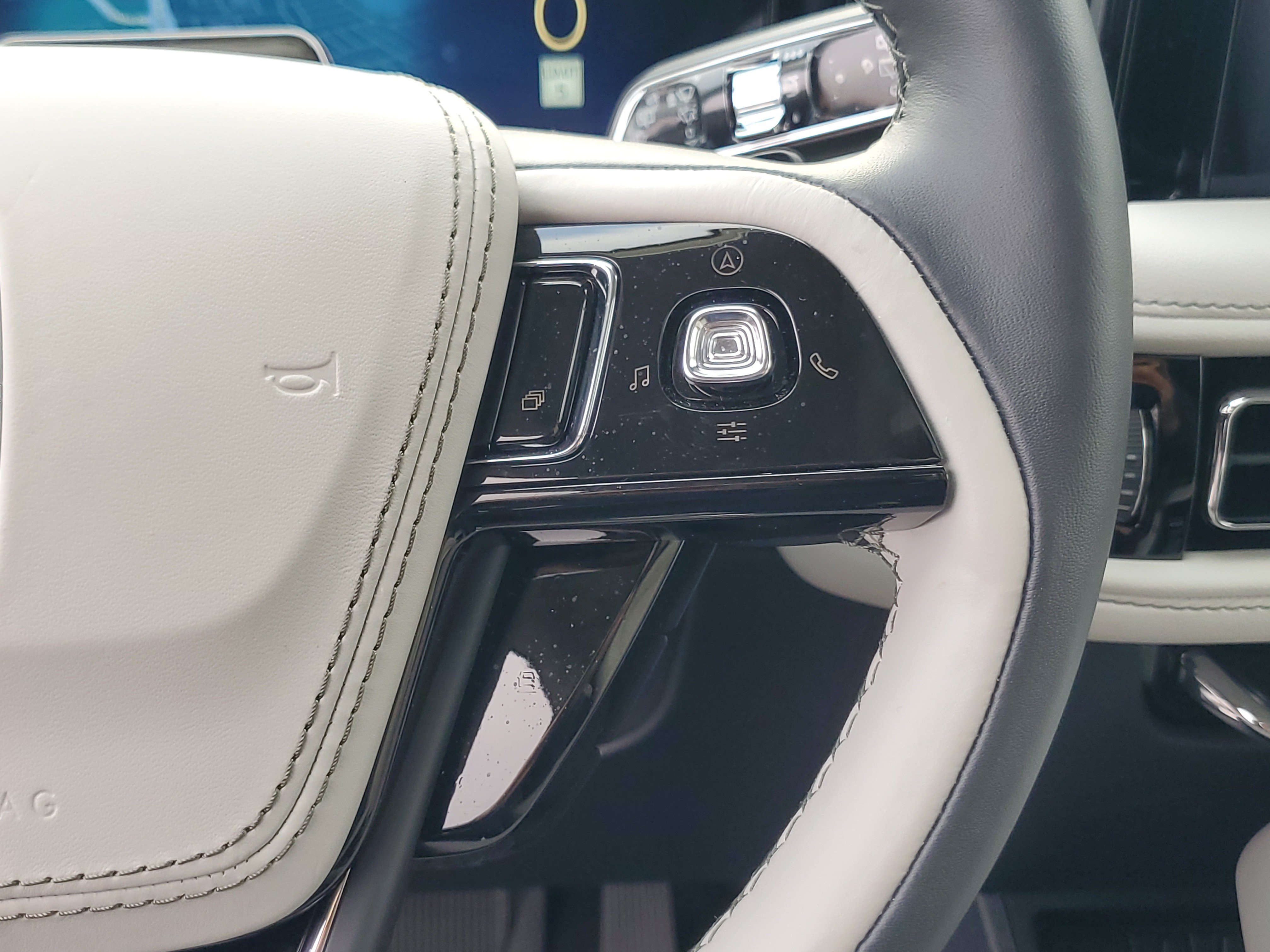 New 2026 Lincoln Aviator Reserve AWD/4WD image 17
