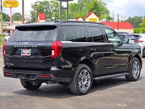 Used 2025 Ford Expedition Active AWD/4WD image 7