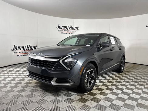 Used 2023 Kia Sportage LX FWD image 1