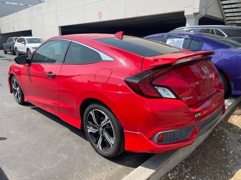 Used 2017 Honda Civic Touring image 3