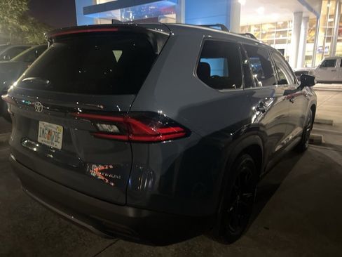 Used 2025 Toyota Grand Highlander AWD image 3