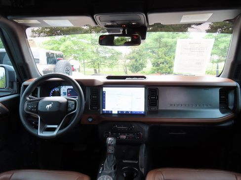 Used 2024 Ford Bronco Outer Banks image 13