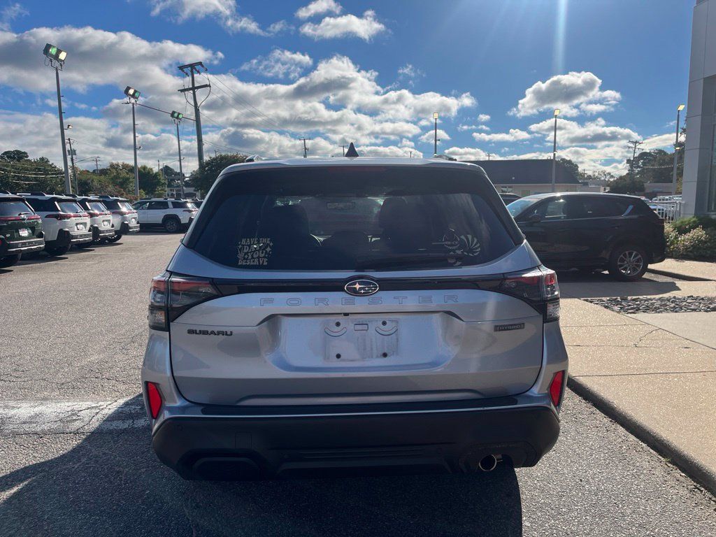 Used 2025 Subaru Forester Touring AWD/4WD image 5