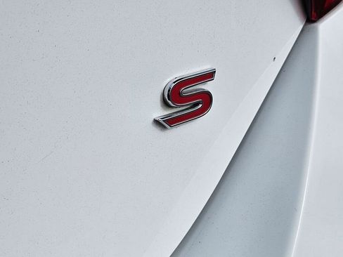 Used 2016 Toyota Corolla LE image 9