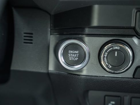 Used 2022 Toyota Tacoma TRD Sport w/ Technology Package AWD/4WD image 29