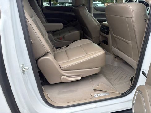 Used 2020 Chevrolet Suburban LT RWD image 15