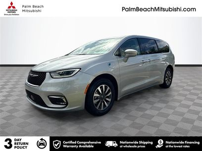 Used 2022 Chrysler Pacifica Touring-L
