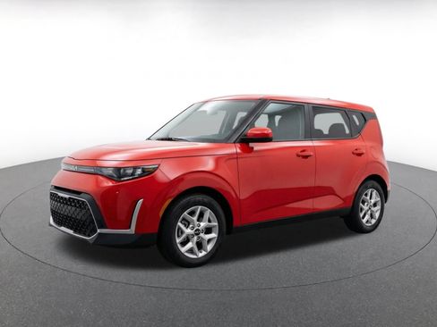 Used 2025 Kia Soul LX w/ LX Technology Package FWD image 3